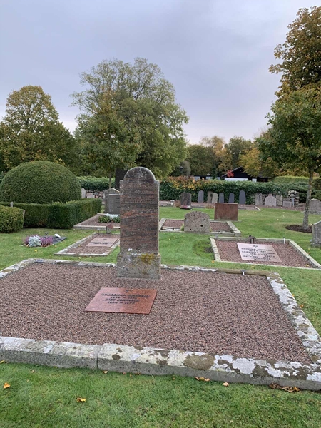 Grave number: SÖ A   154, 155, 156, 157
