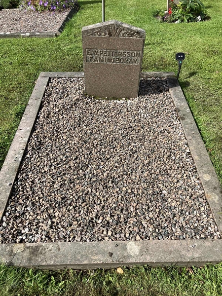 Grave number: 1 14    76