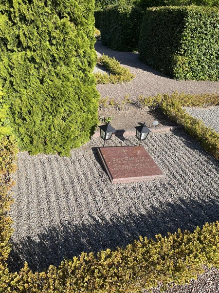 Grave number: NK E 64-65