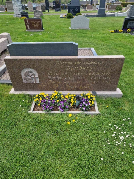 Grave number: 04 A  104, 105
