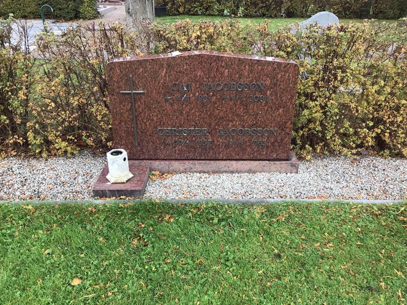 Grave number: LM 4 400  001, 002, 003