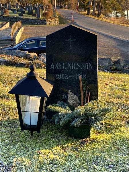 Grave number: 10 Vä 04   100