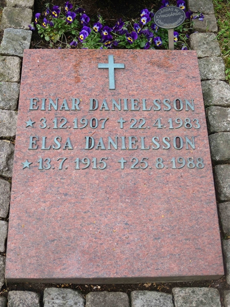 Grave number: HÖB N.UR   372