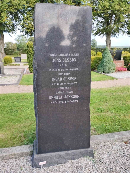 Grave number: NÅ 12    81, 82