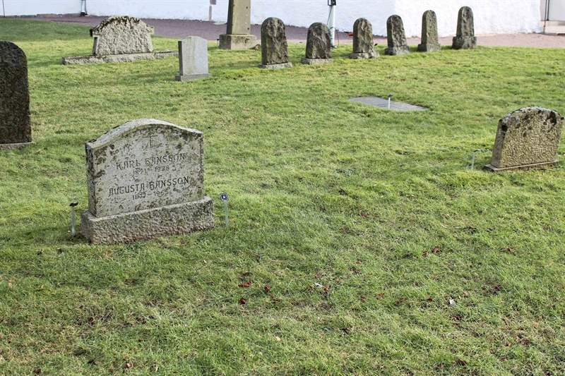 Grave number: ÖKK 3    10, 11, 17, 18