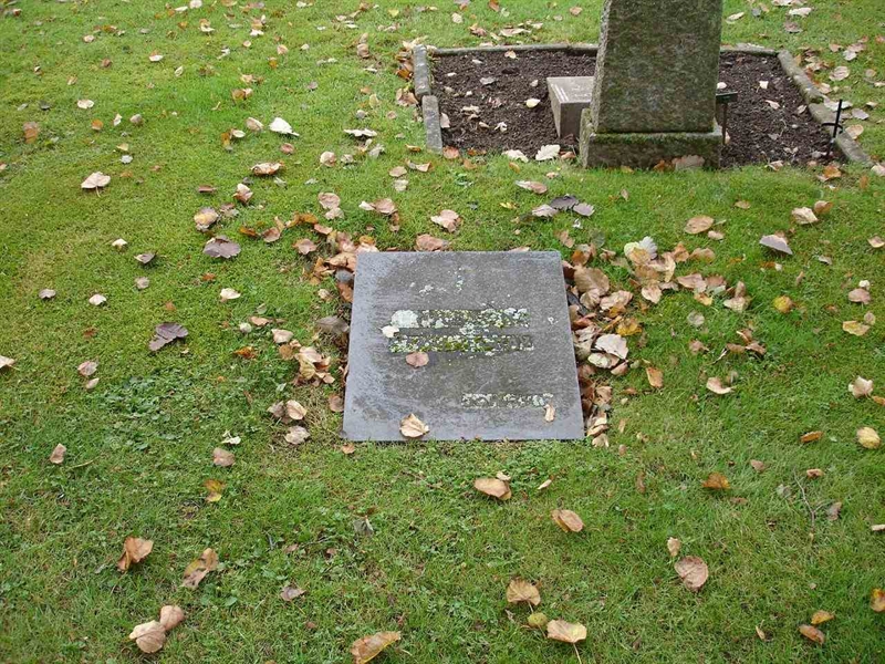 Grave number: HK G   141, 142