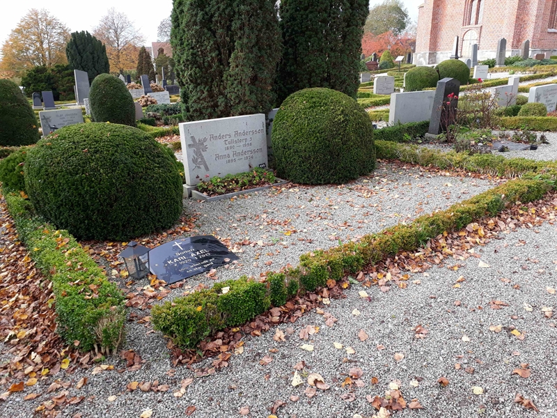 Grave number: TU 17    005
