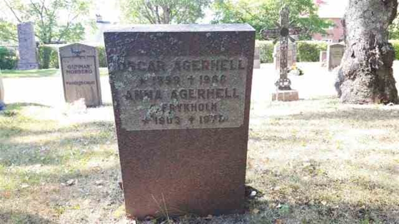 Grave number: 1 1  1018