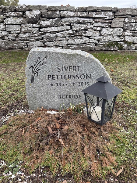 Grave number: A B 16