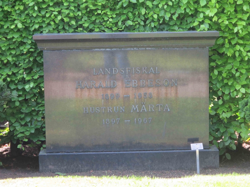 Grave number: HÖB 32    14