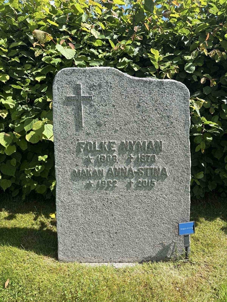 Grave number: G 12    17