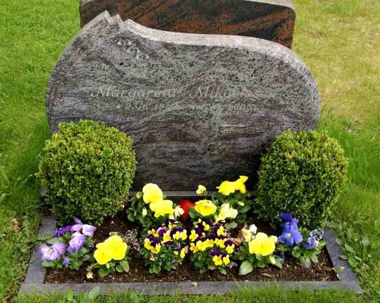 Grave number: SN L 77-78