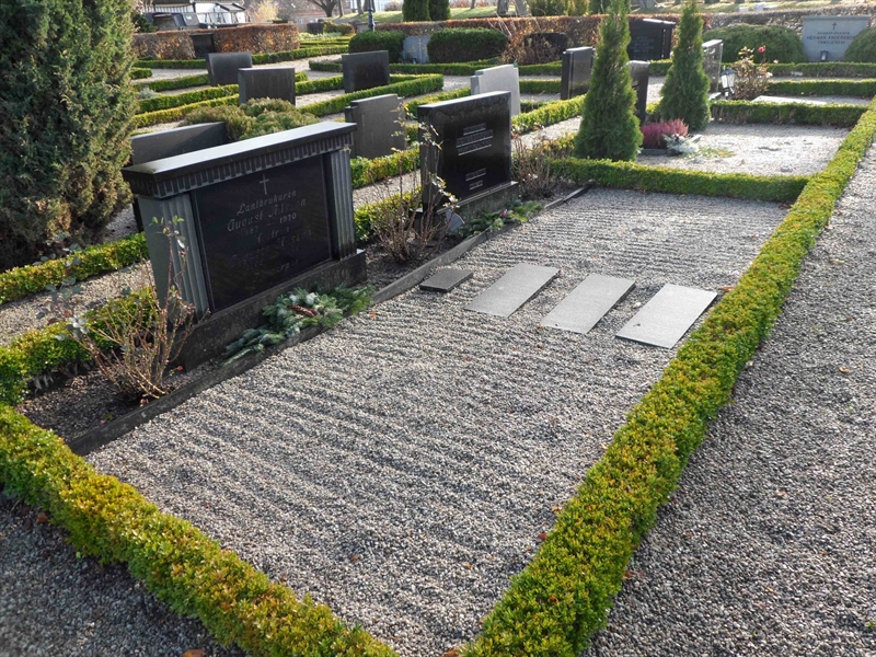 Grave number: ÖTN NMK4    46, 47, 48, 49