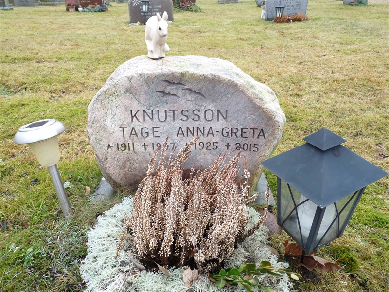 Grave number: SG 4  100