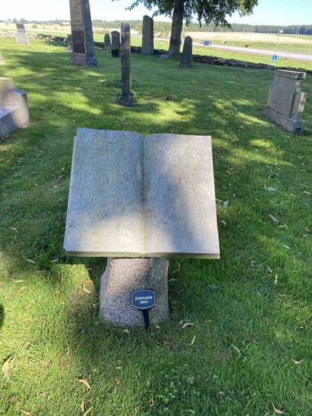 Grave number: SKÄ J     4