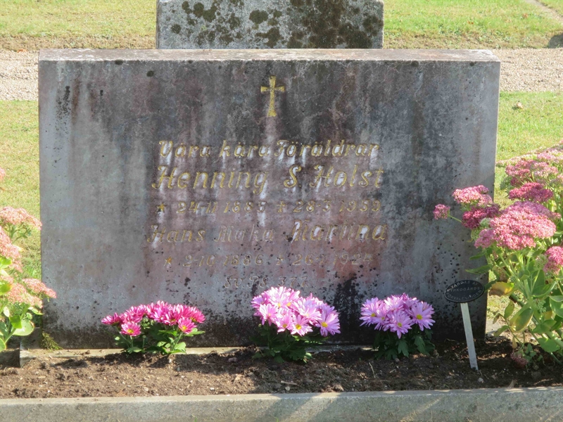 Grave number: HK C    81, 82