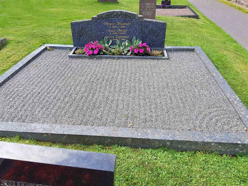 Grave number: 06 60236