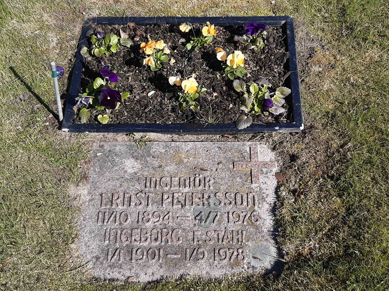 Grave number: KA 03    95