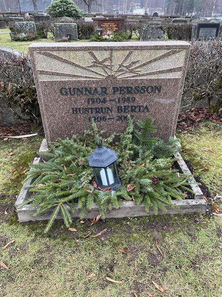 Grave number: Vårv Kv3 194+195