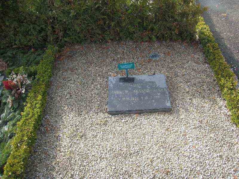 Grave number: NK Urn r    24