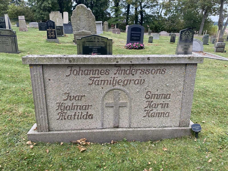 Grave number: LED J    82-84