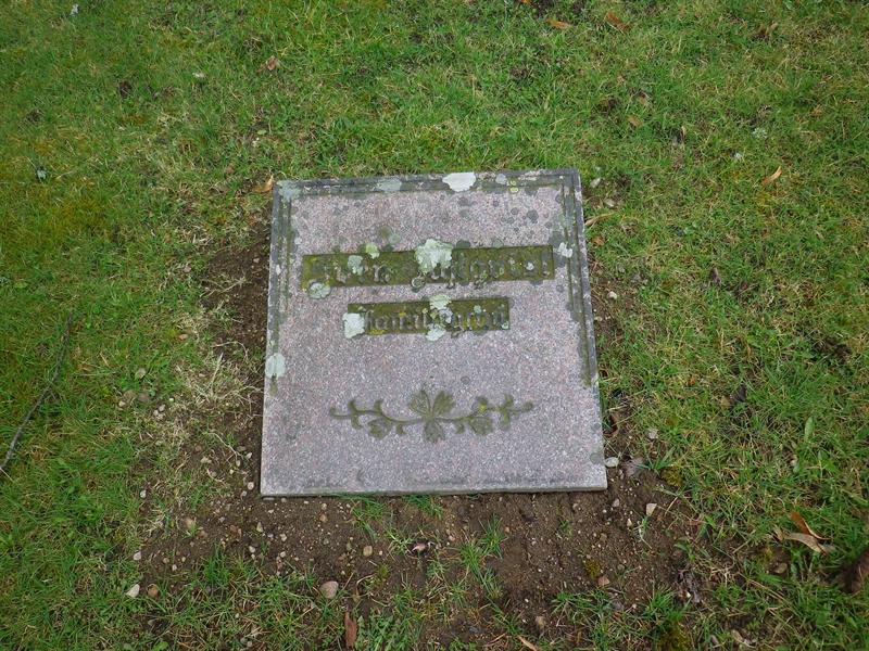 Grave number: LO E    55, 56, 57