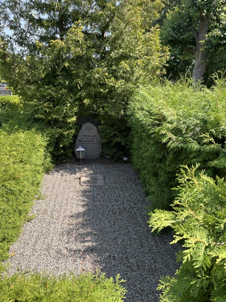 Grave number: NK VII     4