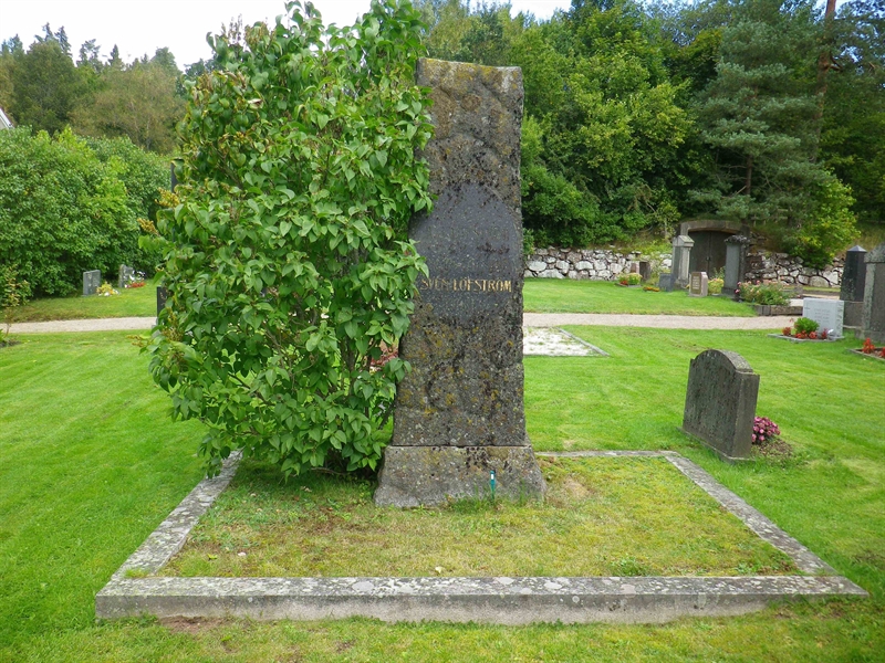 Grave number: VI D    27, 28