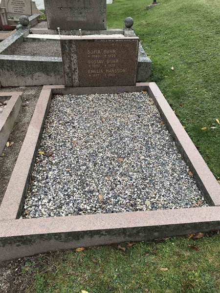 Grave number: B 01   251, 252