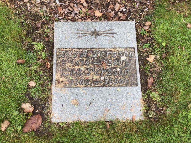 Grave number: 20 F   136
