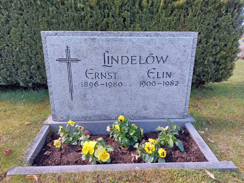 Grave number: HV 24   48, 49