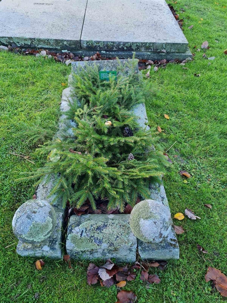 Grave number: KG 09   402