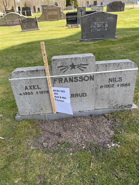 Grave number: 05 01   162-163