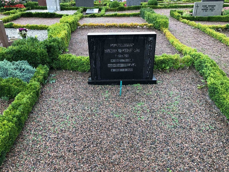 Grave number: Kå 30    68, 69