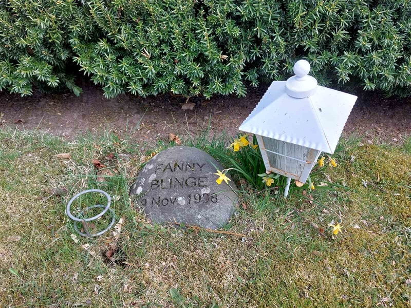 Grave number: HÖ 10   33