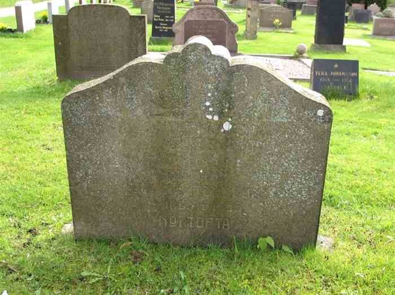 Grave number: SN B    28