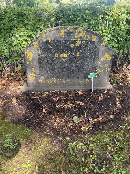 Grave number: 1 1 C    18