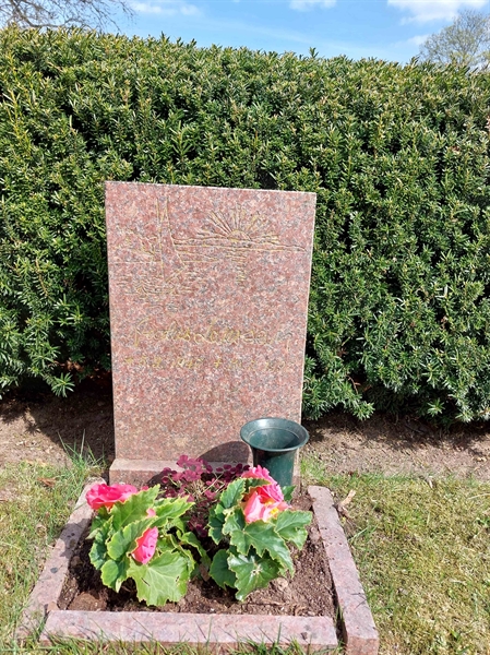 Grave number: HÖ 10   38