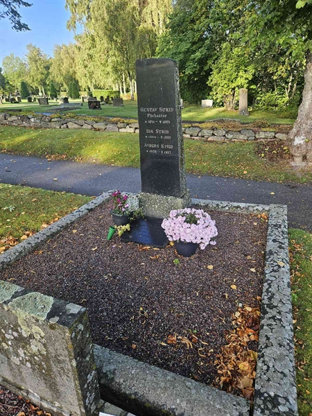 Grave number: Fr 4   332-333