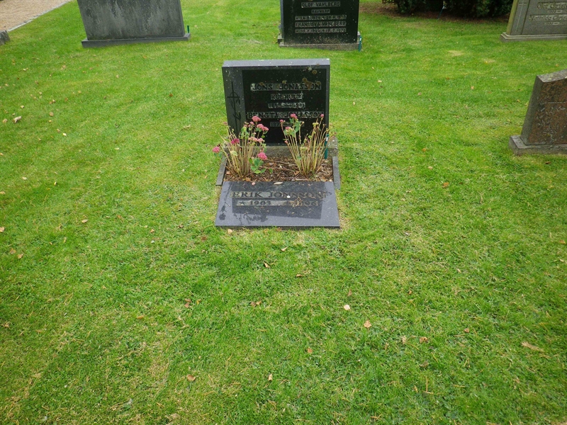 Grave number: VI K    75, 76
