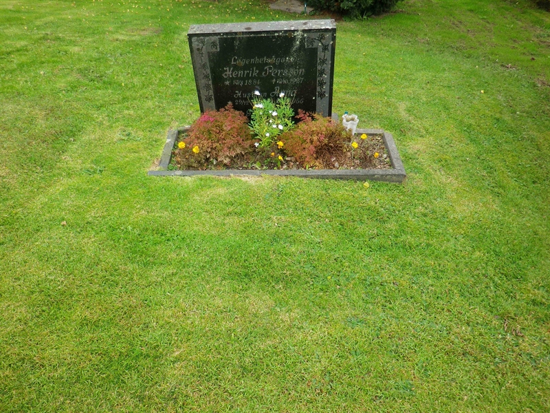 Grave number: VI K   123, 124