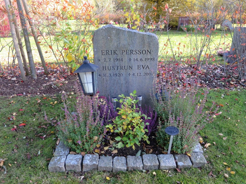 Grave number: HNB III     2