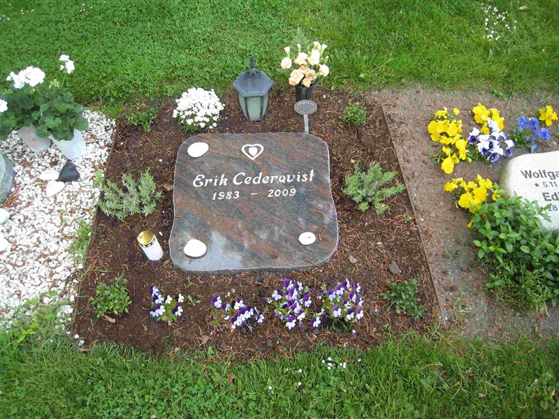 Grave number: NK Urn XVIII    32