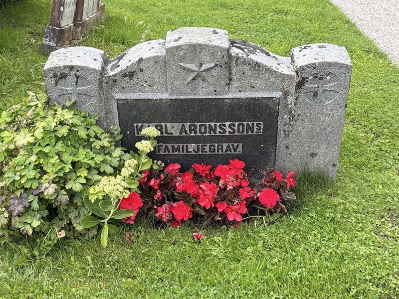 Grave number: IN 10    25