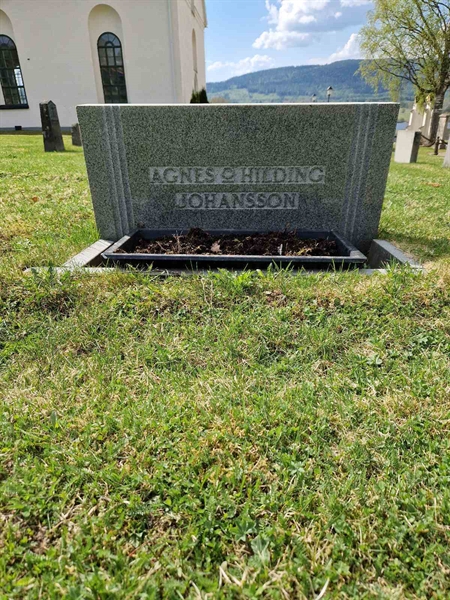 Grave number: 501 05 679-680