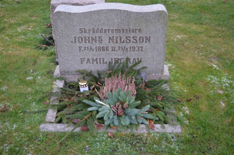 Grave number: TR 3    74