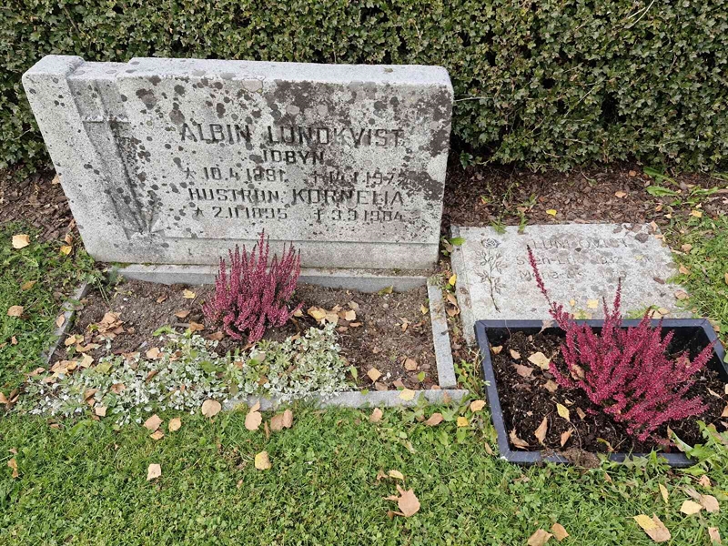 Grave number: AK D  5276-5277