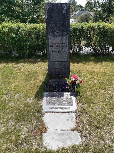 Grave number: JÄ 04    77