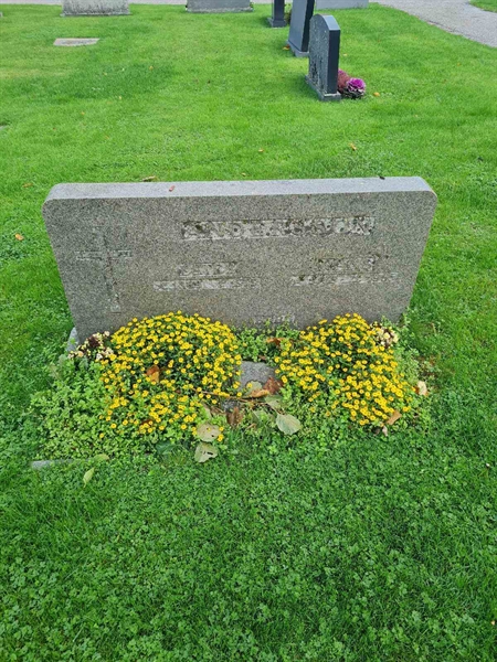 Grave number: K1 07   482, 483