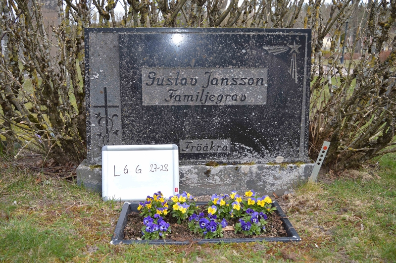 Grave number: LG G    27, 28